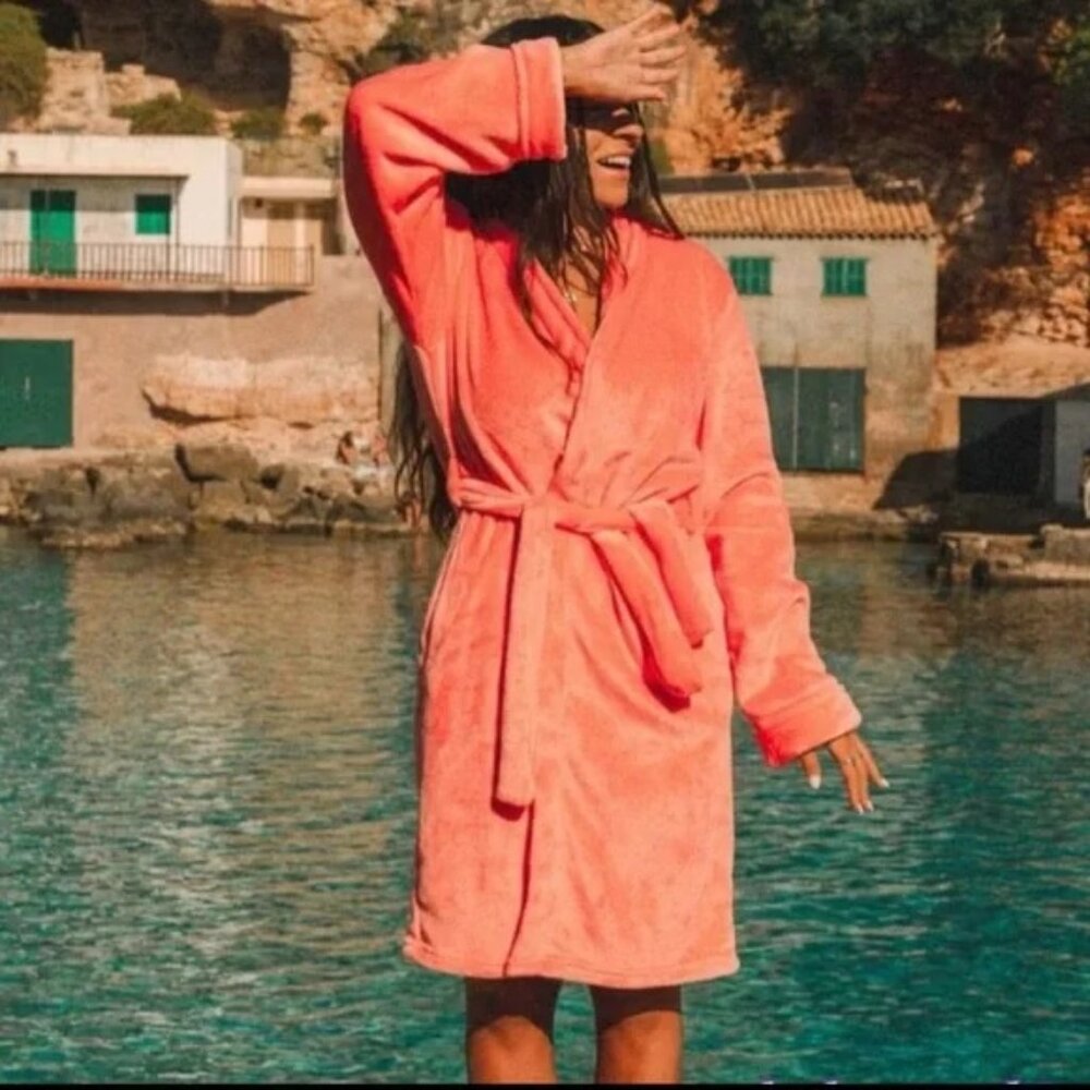 NWT The Salt Sisters Co Sunrise Seashell Cozy Plush Robe, size M/L